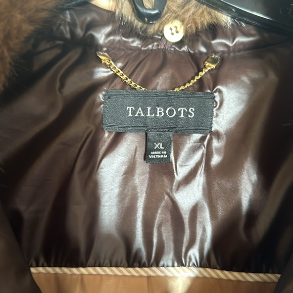 Talbots xl vest in excellent con . Fur collar is removable. Very  Classy looking - Picture 2 of 3